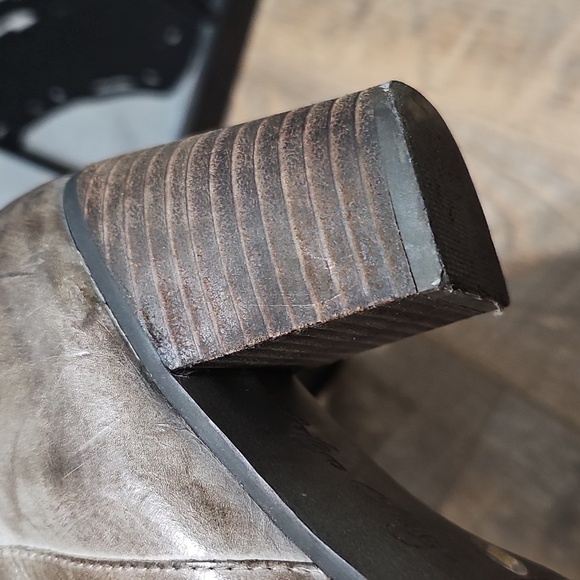 Arturo Chiang Gray Ankle Boots with Cuffed Top and Rounded Toe - Picture 5 of 8